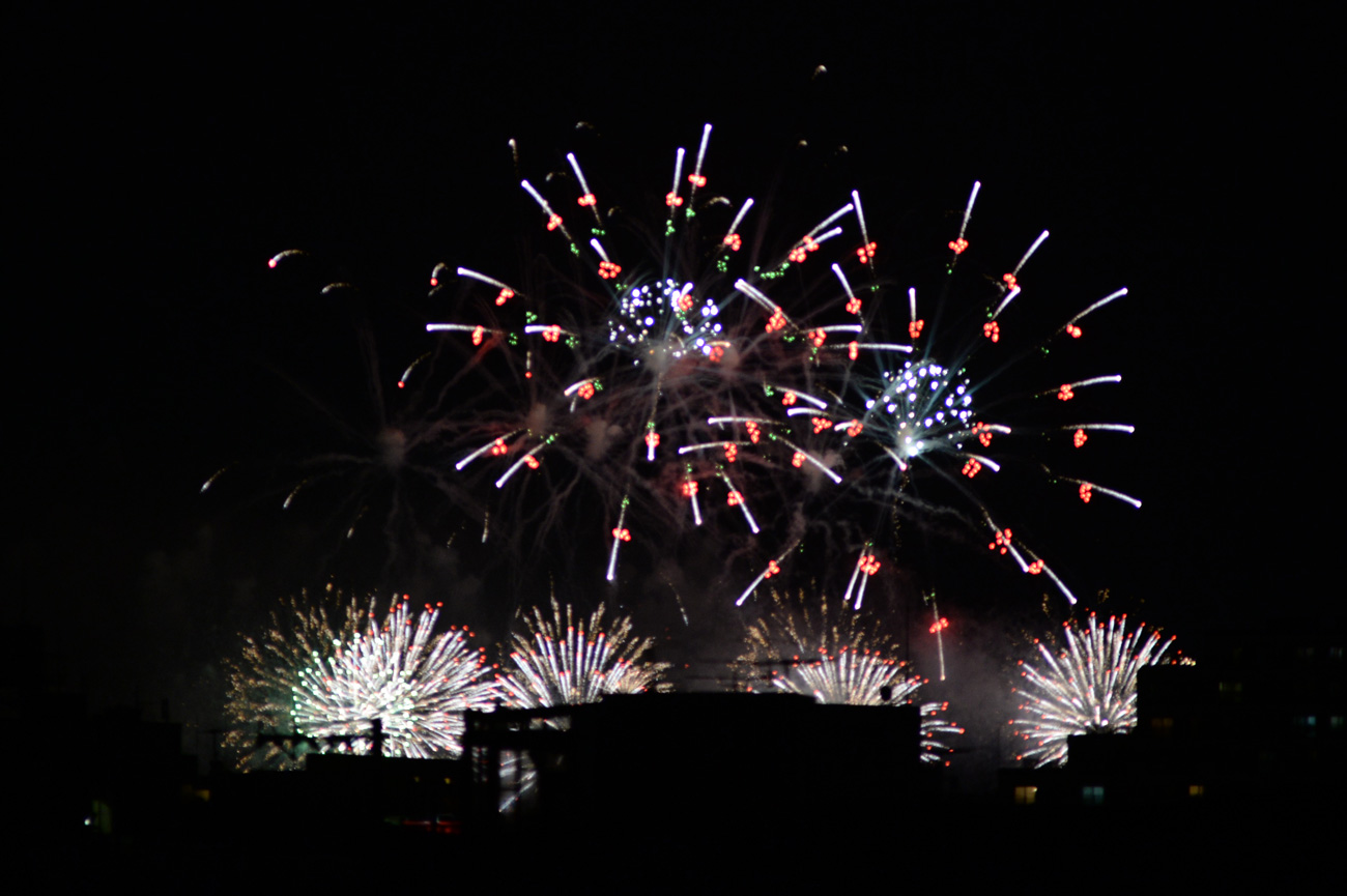 江戸川区花火大会 国内最大級の仕掛け花火 19年8月3日 江戸川フォトライブラリー