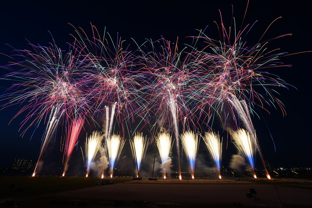 江戸川区花火大会 国内最大級の仕掛け花火 19年8月3日 江戸川フォトライブラリー